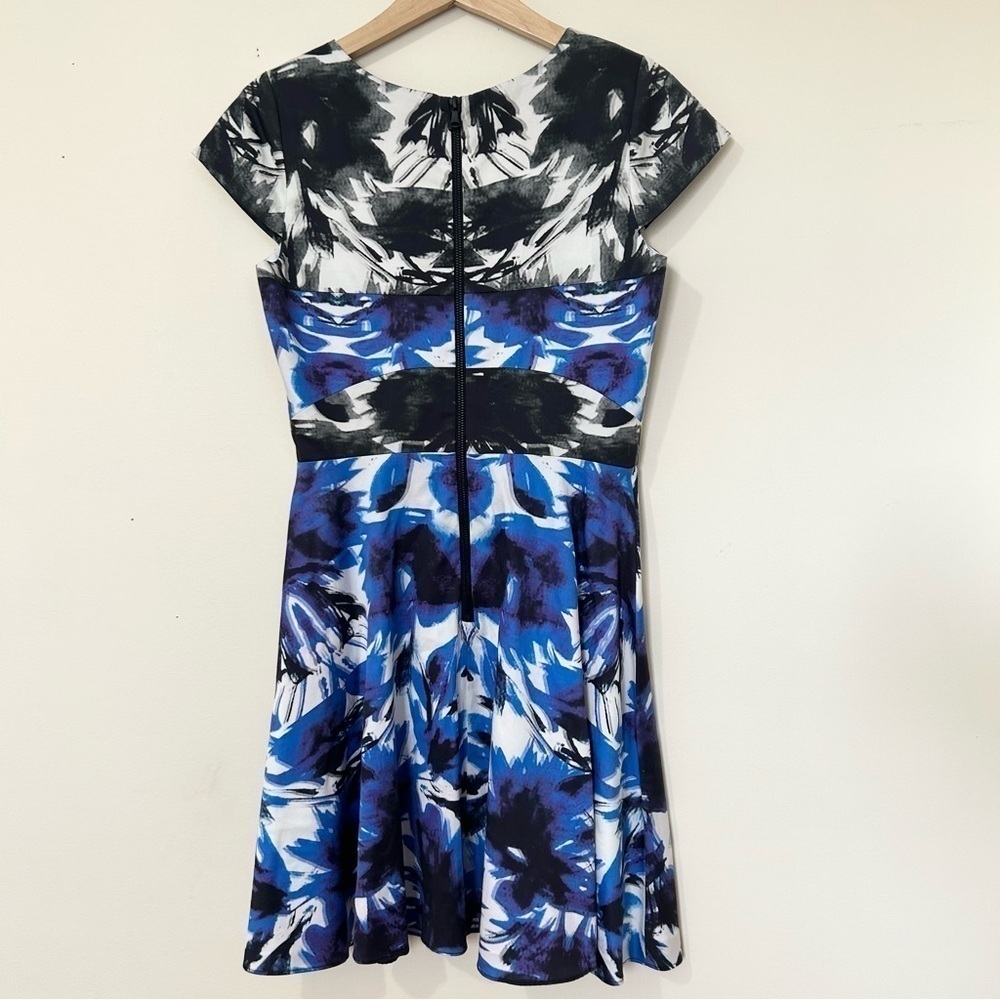 Milly Painterly Dress in White, Blue & Black‎ sz 6 - Picture 3 of 3